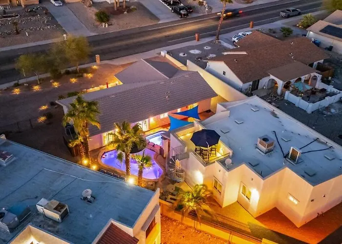 New Lakeside Hideaway Game Firepit Holiday home Lake Havasu City